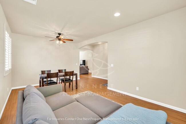 Building Photo - 3 bdrm 2 bth, East Lincoln large backyard