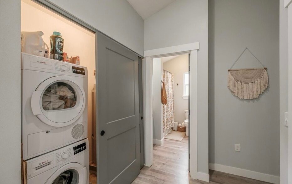 Building Photo - 530 Missouri Ave S