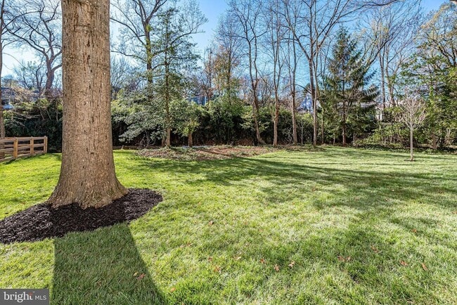 Building Photo - 6535 Mulroy St