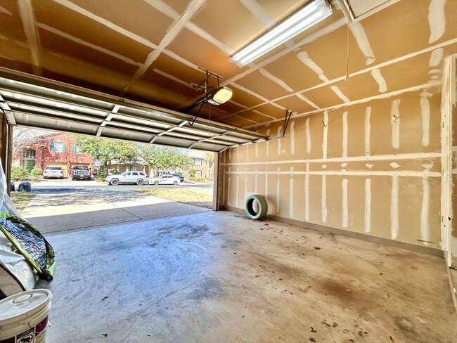 Building Photo - 4029 Barlow Dr