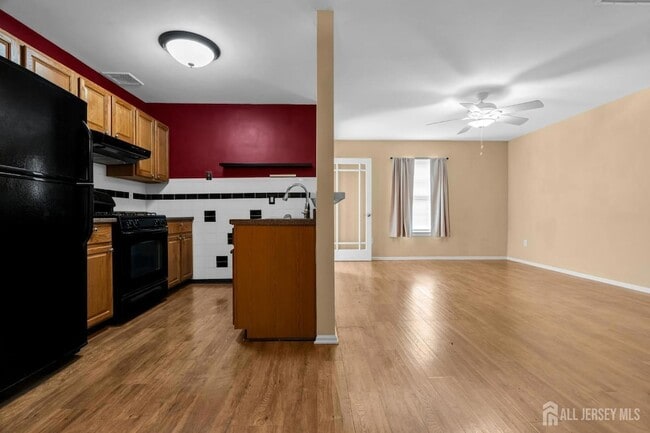 Building Photo - 19 Delavan Ct