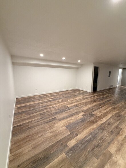 Building Photo - 655 S Sunset Dr