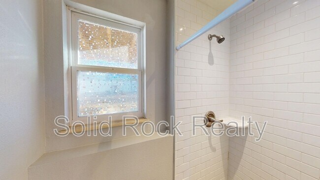 Building Photo - 1615 Shasta Dr