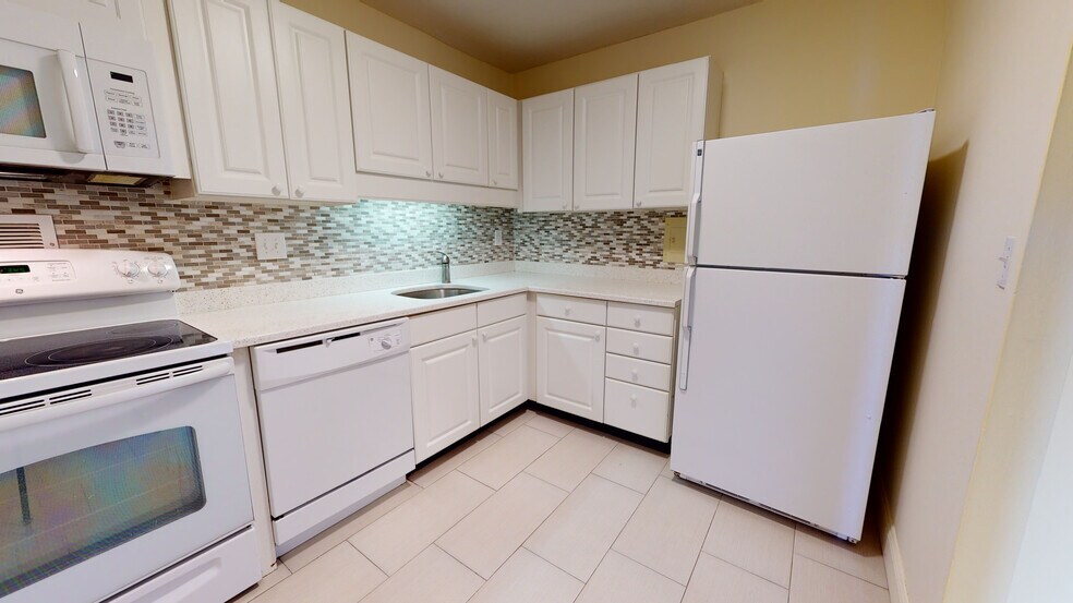 Building Photo - 10 Monmouth Ct