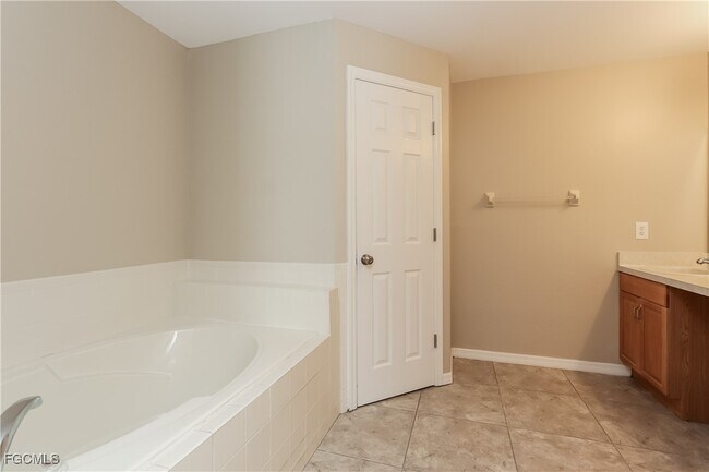 Building Photo - 2503 NW Juanita Pl
