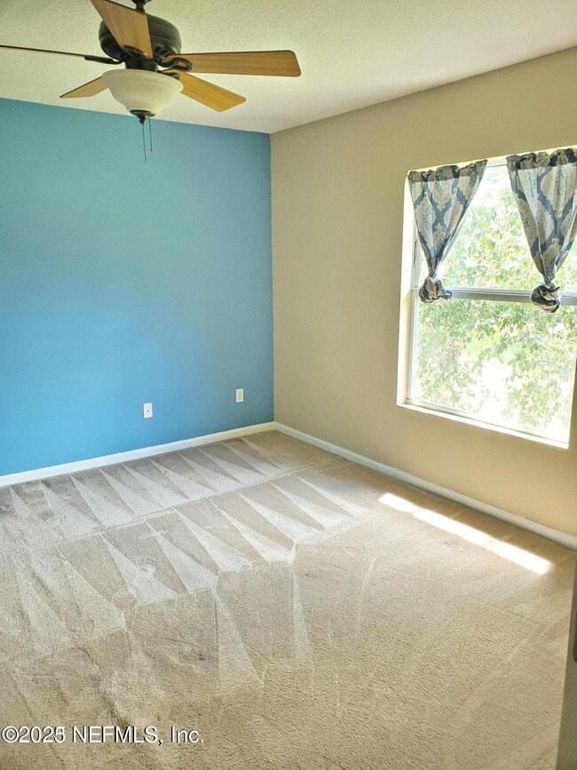 Building Photo - 1625 Vineland Cir