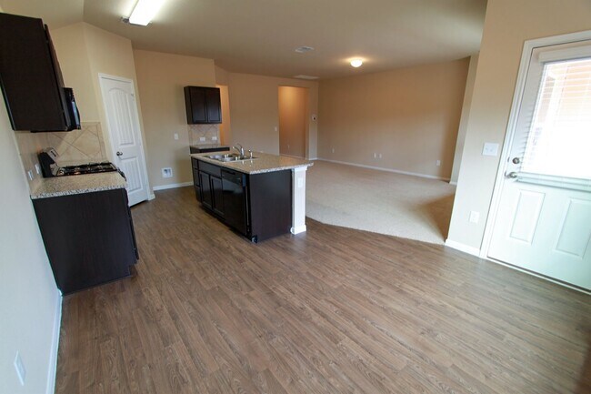 Building Photo - Charming 3-bedroom, 2-bath home in Briarcreek