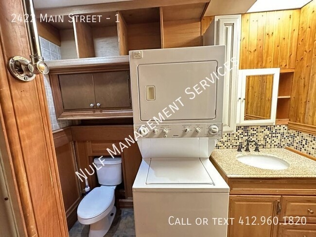 Building Photo - 2422 Main St