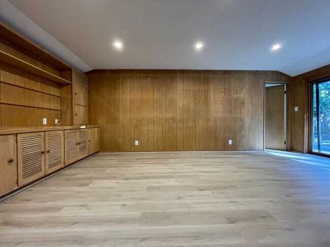 Building Photo - Palo Alto Midtown Updated 4BR Home w/ Spacious Yard