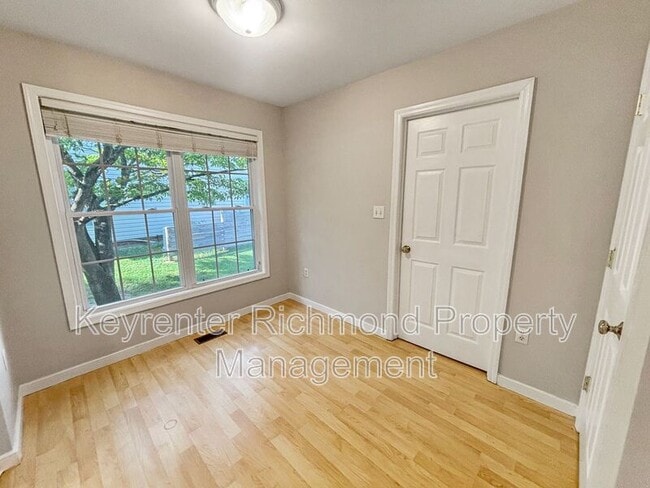 Building Photo - 7607 Blue Cedar Dr