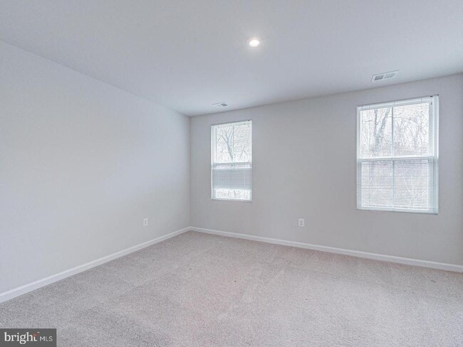 Building Photo - 290 Sage Cir