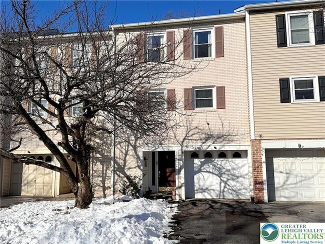 Building Photo - 8315 Countryside Ln