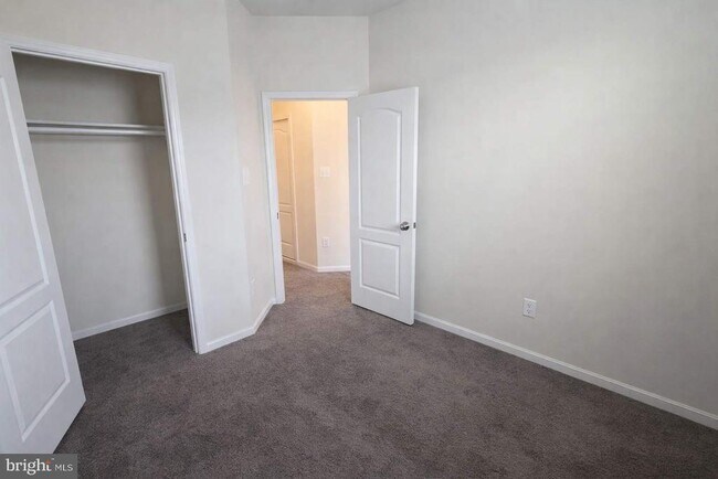 Building Photo - 210 Southwind Dr