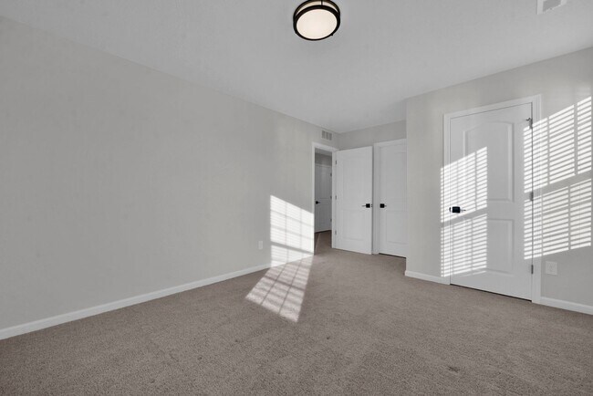 Building Photo - High End-New Build 5 Bed Home Plain City