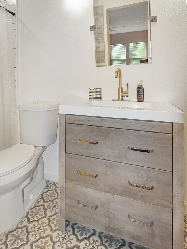 Building Photo - 5622 Lycomb Dr