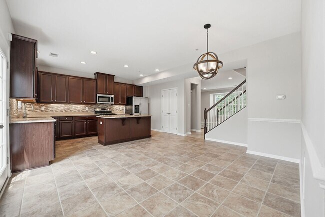 Building Photo - 2305 Pointe View Dr