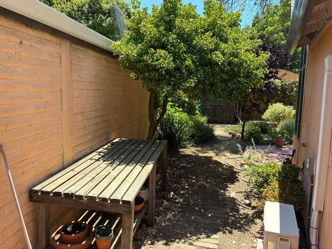 Building Photo - 2125 Bueno Dr