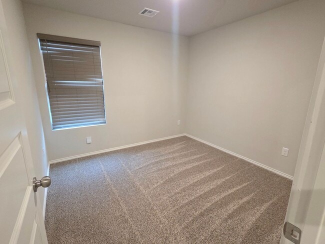 Building Photo - 9704 Saddle Dr