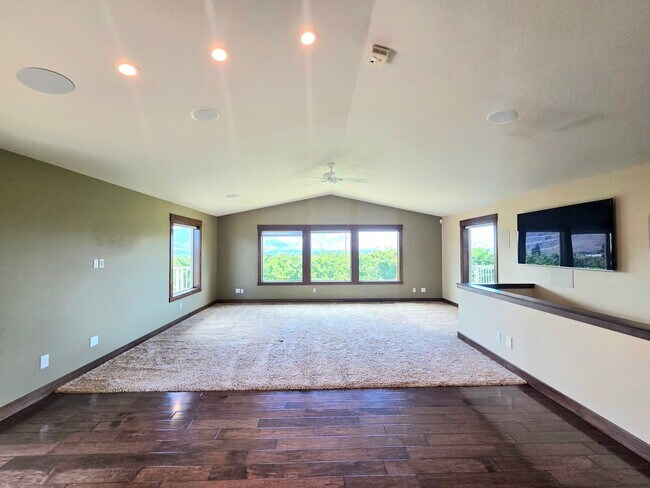 Building Photo - Massive House for Rent on a Cherry Orchard! Rental Options as a 4-bed or as two 2-beds!
