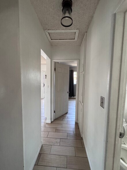 Hallway - 2770 Glenwood Pl