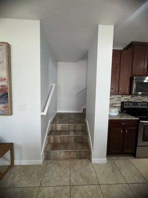 Building Photo - 2625 Waterline St