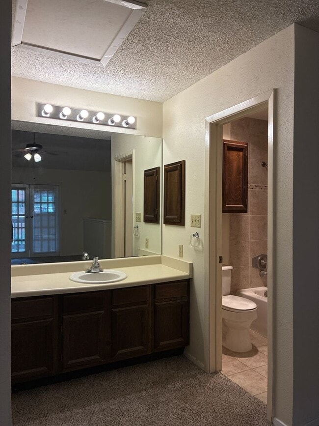 Building Photo - 1BR/1.5BA w/ Fireplace • Balcony • Pool Access in San Antonio