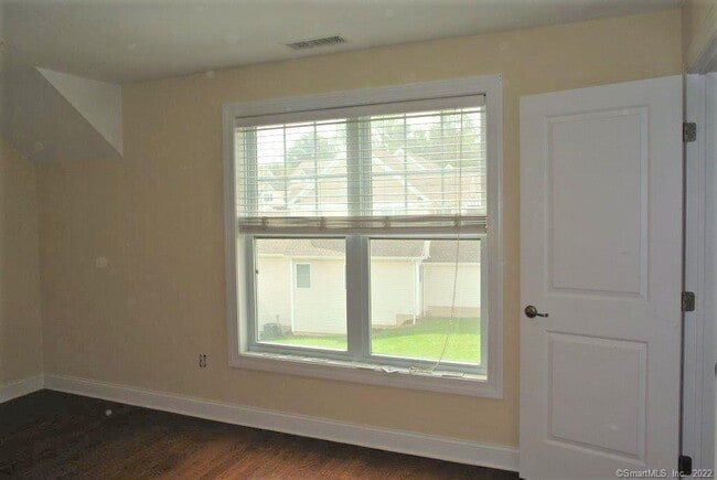 Building Photo - 140 Kyles Way