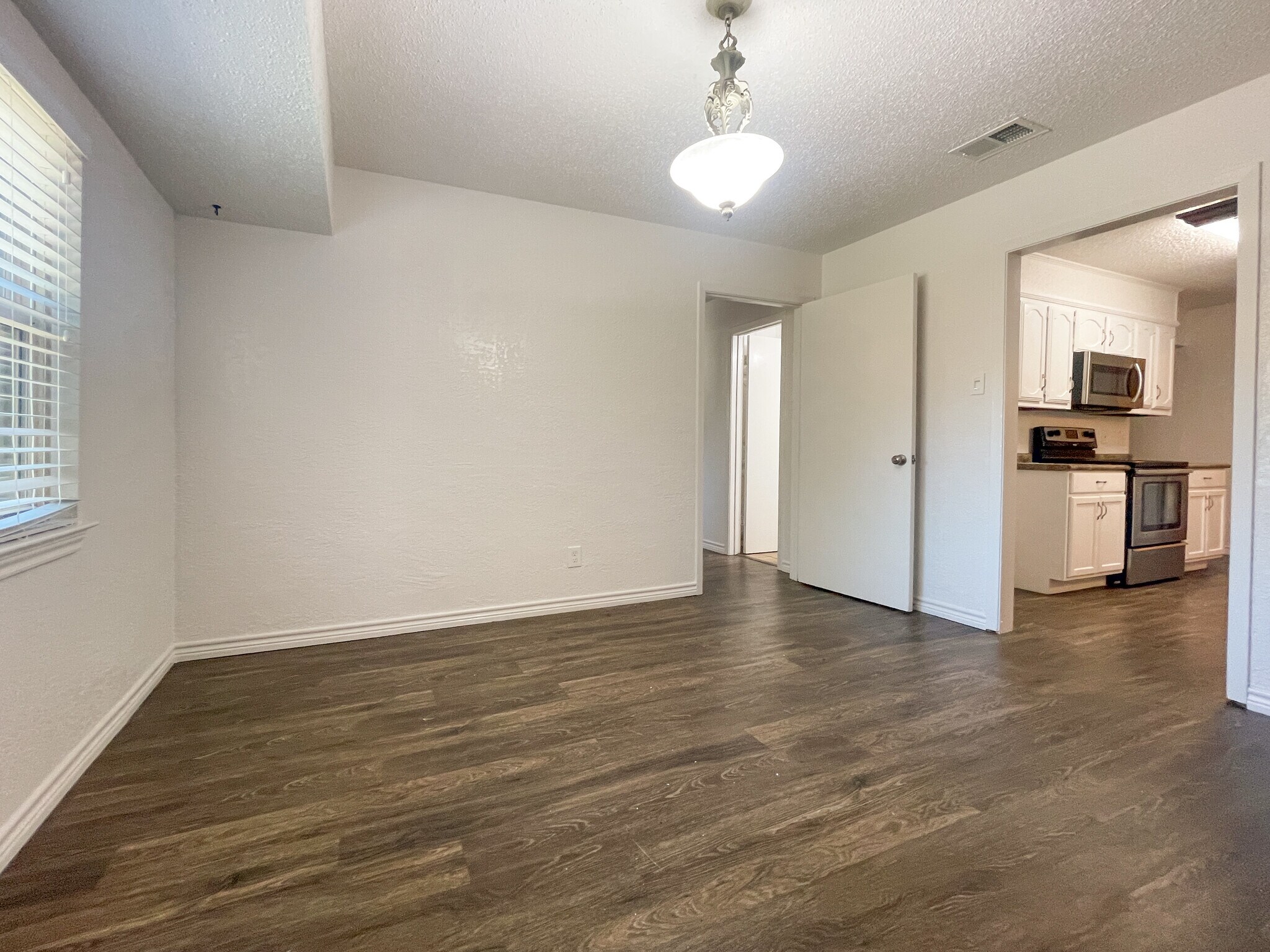 Building Photo - 312 Cedarwood Ln