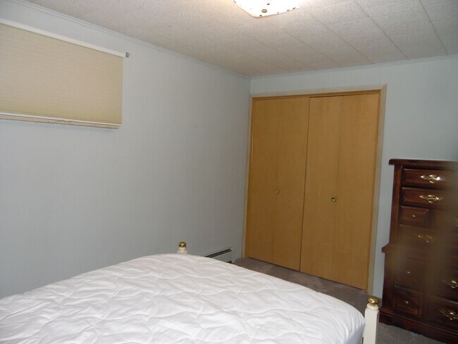Building Photo - 3 bedroom Home