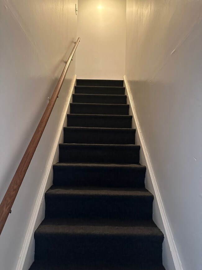 Building Photo - 2 Bedroom/ 2 1/2 Bath Condo In Georgetown