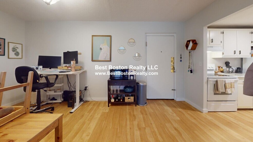 Building Photo - 19 Central St