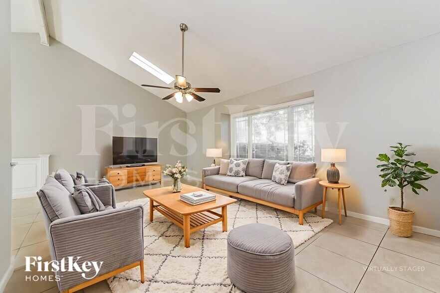 Building Photo - 7654 Balmy Ct