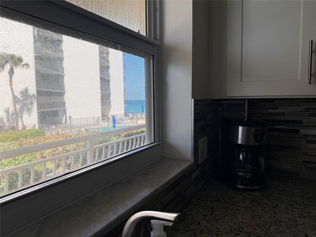 Building Photo - 1161 Hillsboro Mile