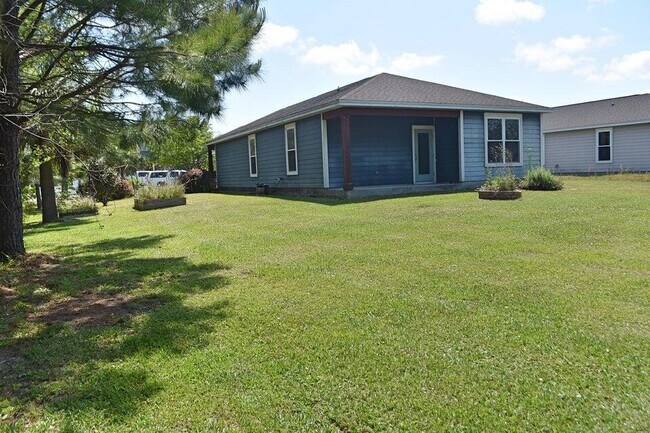 Building Photo - 416 Tropical Way