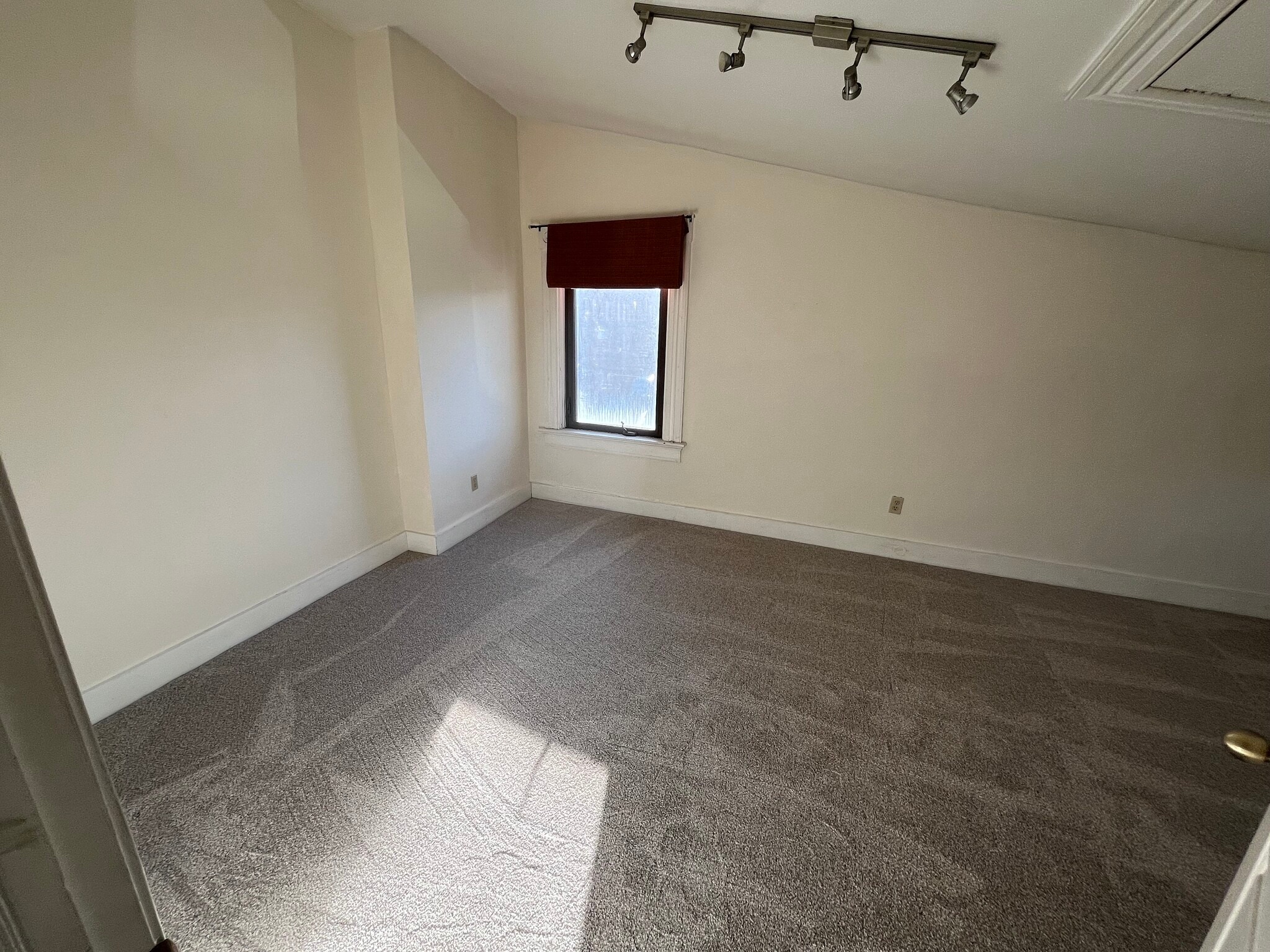 bedroom - 2873 Colerain Ave