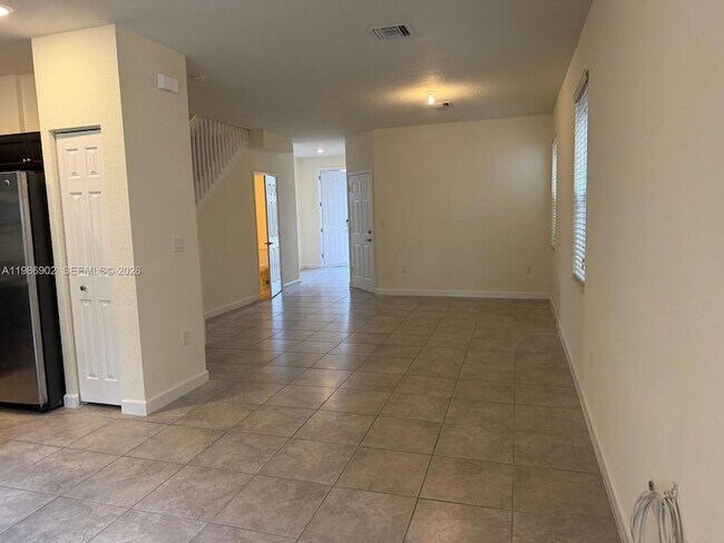 Building Photo - 144 NE 37th Terrace