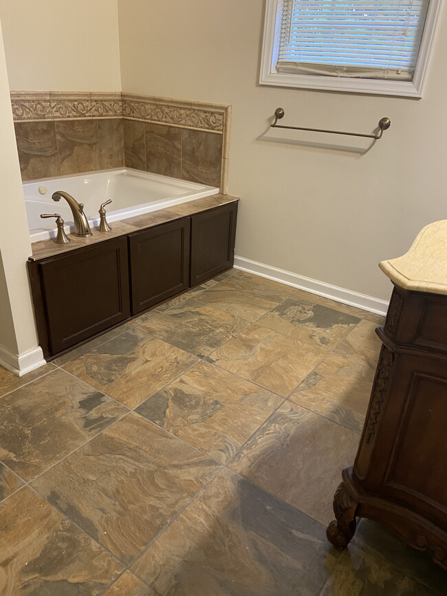 Main bath tile flooring - 1309 Ujamaa Dr