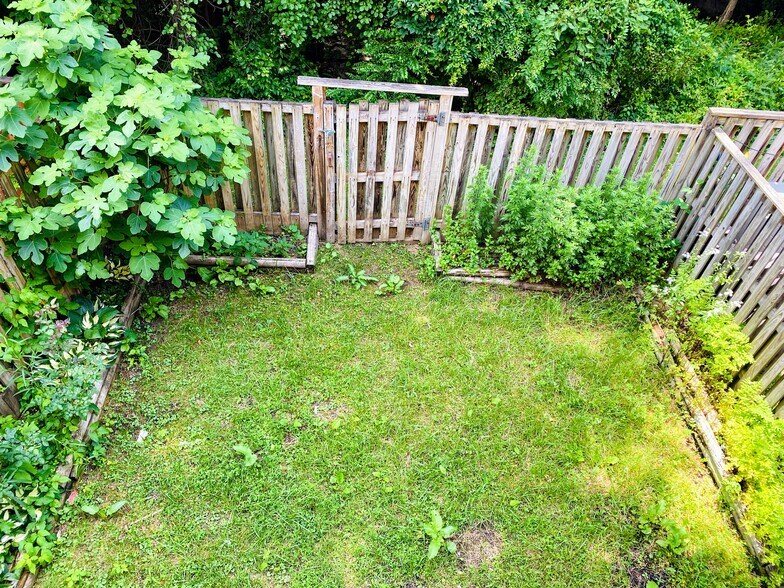Building Photo - 10690 High Beam Ct