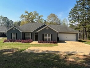 Building Photo - 4 Bedroom home in Smiths Station