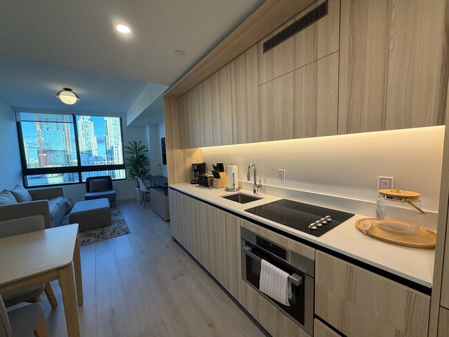 Building Photo - 225 N Miami Ave