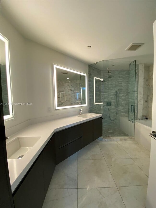 Building Photo - 851 NE 1st Ave