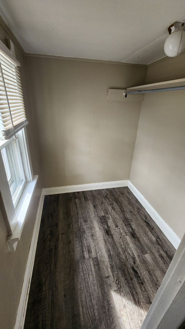 Building Photo - 2 Bed 1 Bath