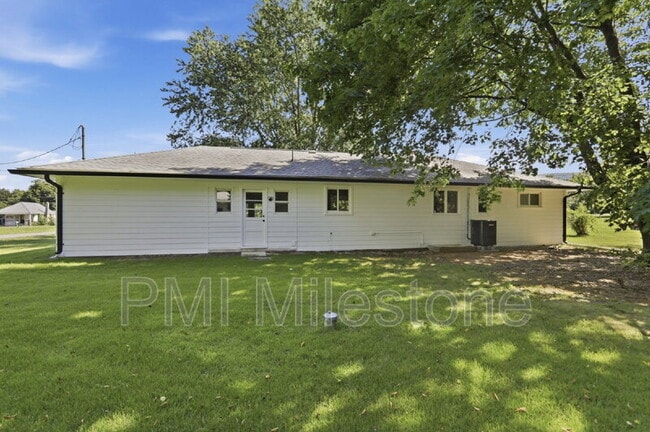 Building Photo - 13242 Greensburg Rd