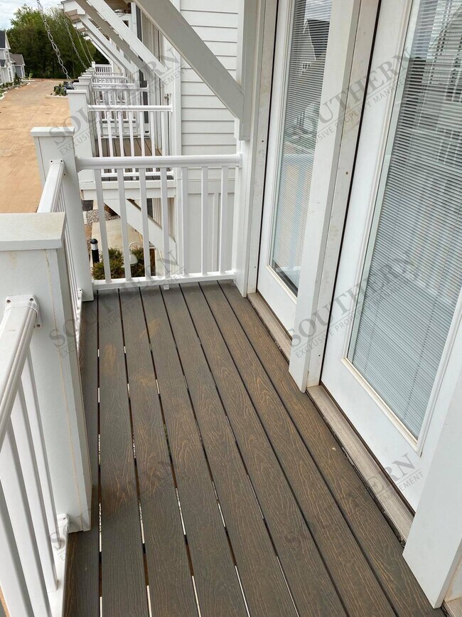 Building Photo - 6152 Scottsville Rd