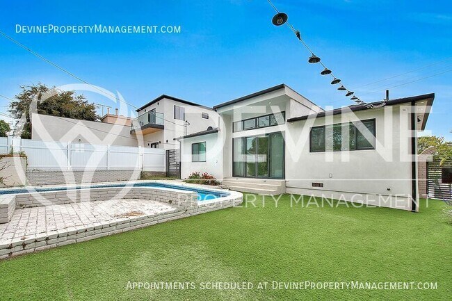 Building Photo - 3026 Greenfield Ave