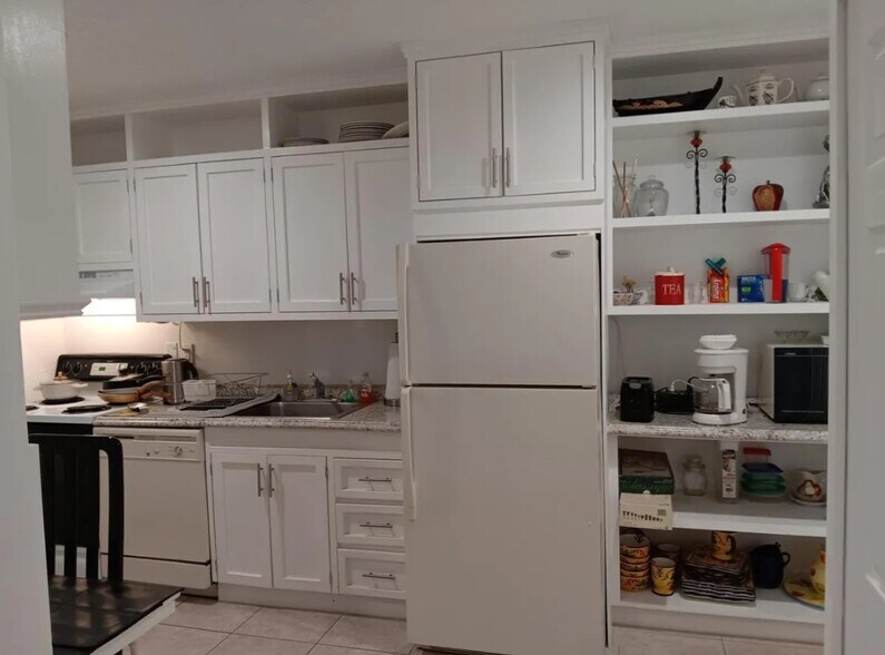 Building Photo - 8732 Bella Vista Dr