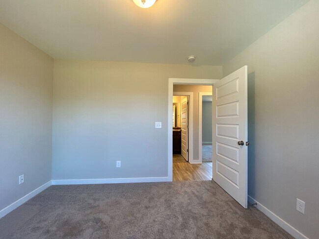 Building Photo - Gorgeous Home for Rent in Talladega, AL! A...