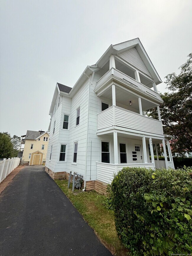 Primary Photo - 449 Stanley St