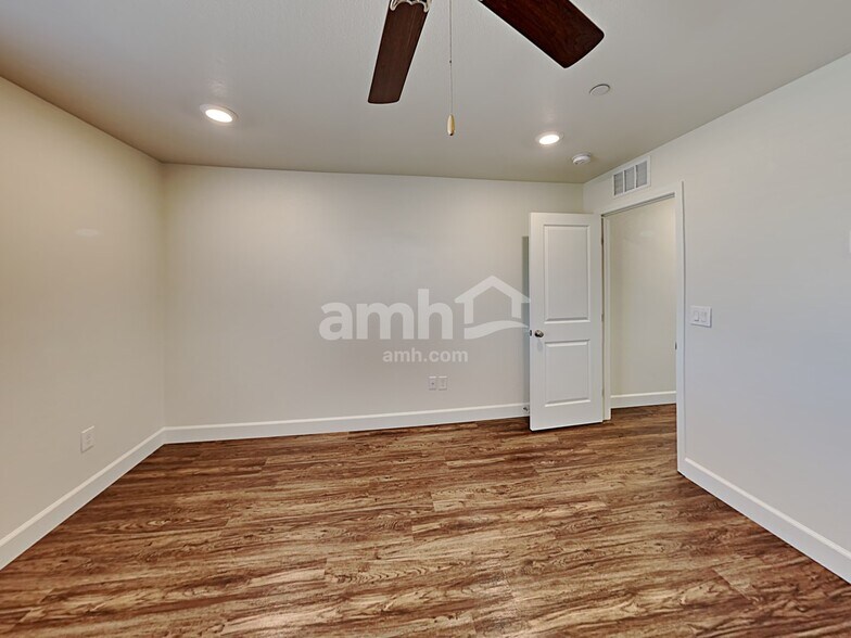 Building Photo - 1806 Viaggio Ave
