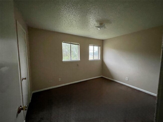 Building Photo - 702 Hargest St